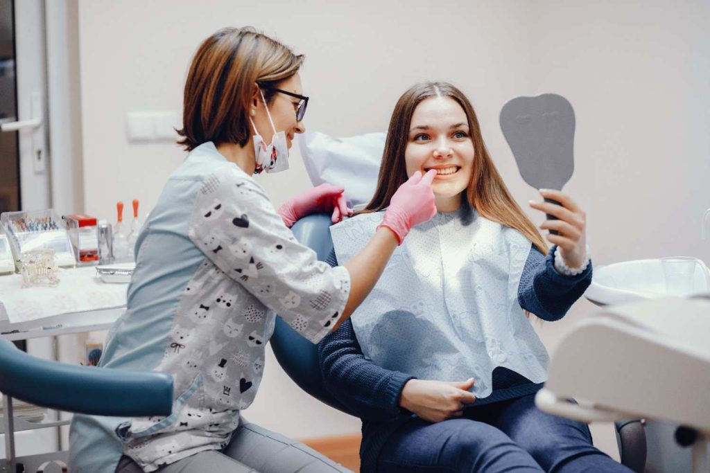Cosmetic Dentist vs General Dentist: Which Do You Need?
